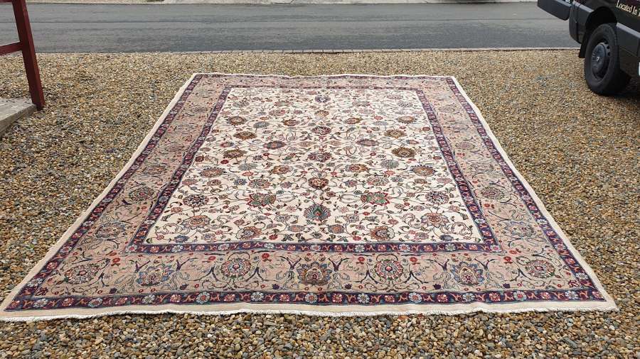 RUGS