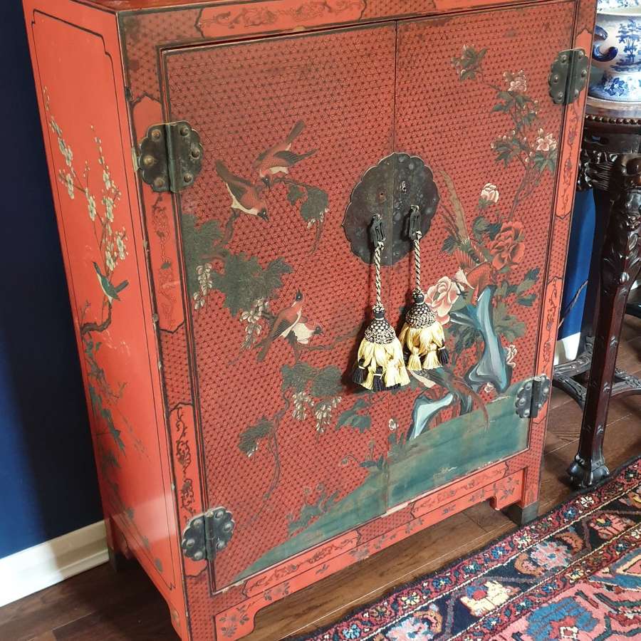 Chinese Cupboard in Lacquered Chinoiserie Design