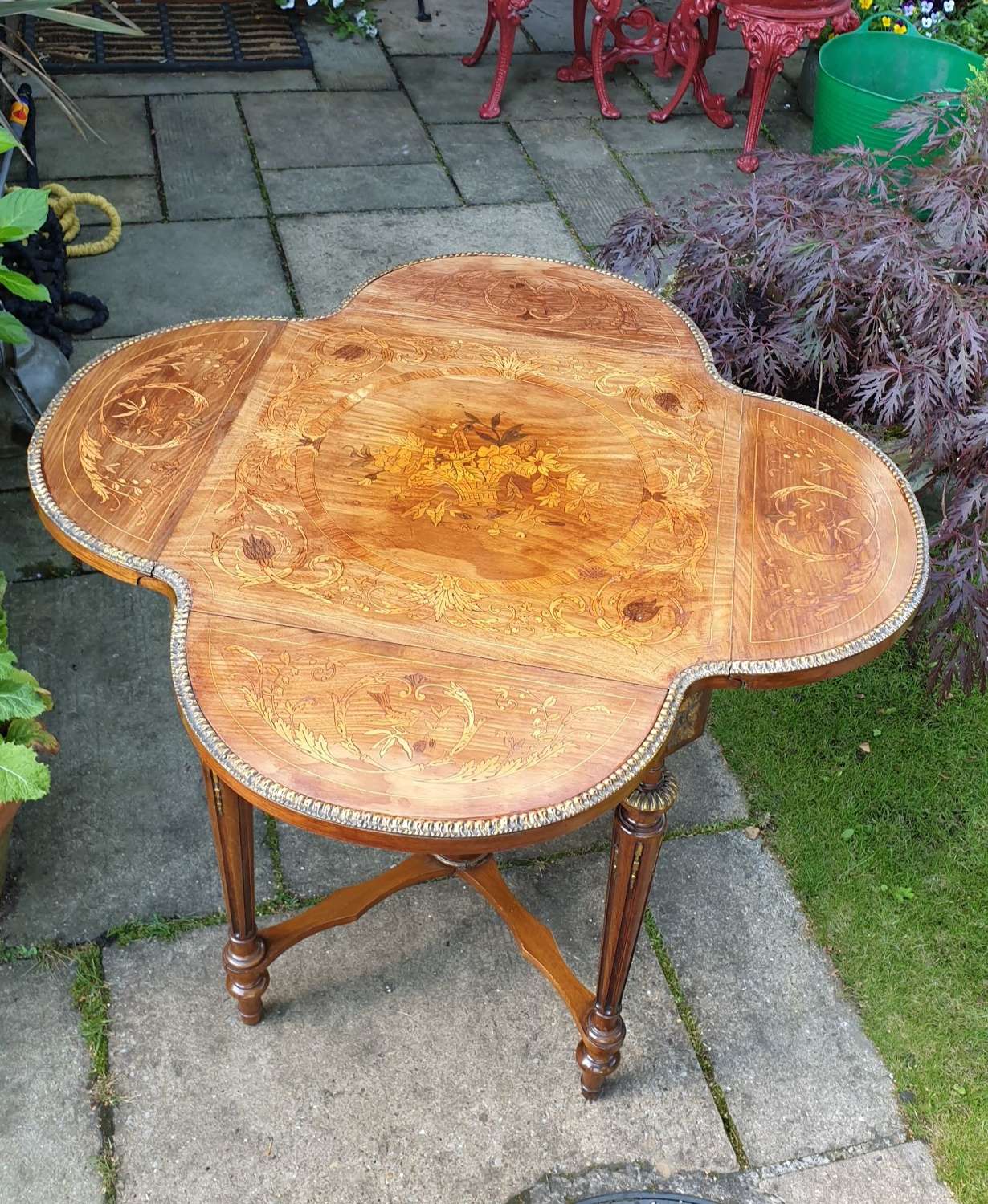 Exceptional 19th Century Marquetry Drop-leaf Centre Table