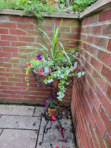 Stylish Basket Plantstand