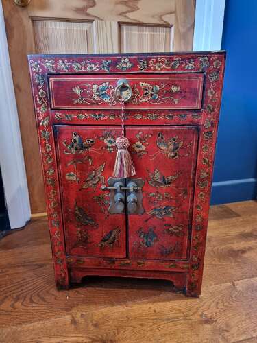 Early 20th Century Red Chinoiserie Cupboard