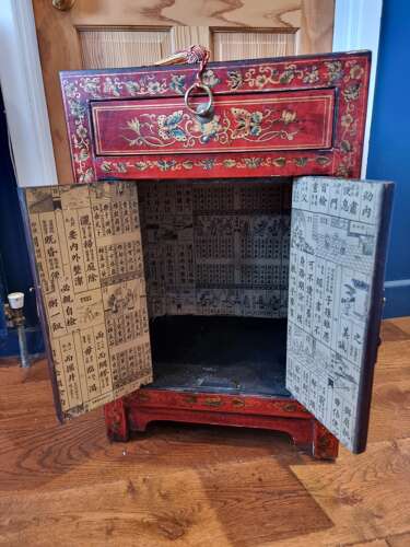 Early 20th Century Red Chinoiserie Cupboard