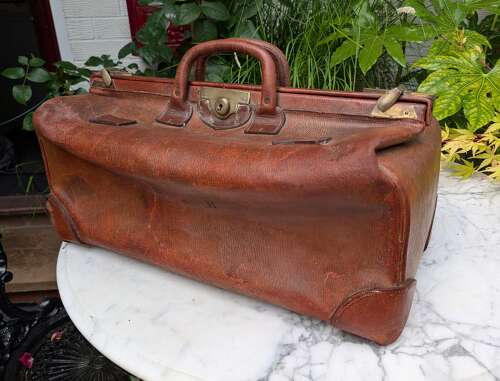 Large Quality Gladstone Bag or Wellington Bag in Leather