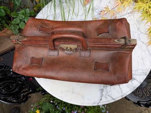 Large Quality Gladstone Bag or Wellington Bag in Leather