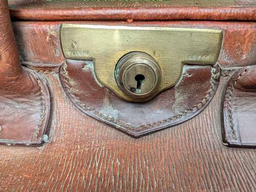 Large Quality Gladstone Bag or Wellington Bag in Leather